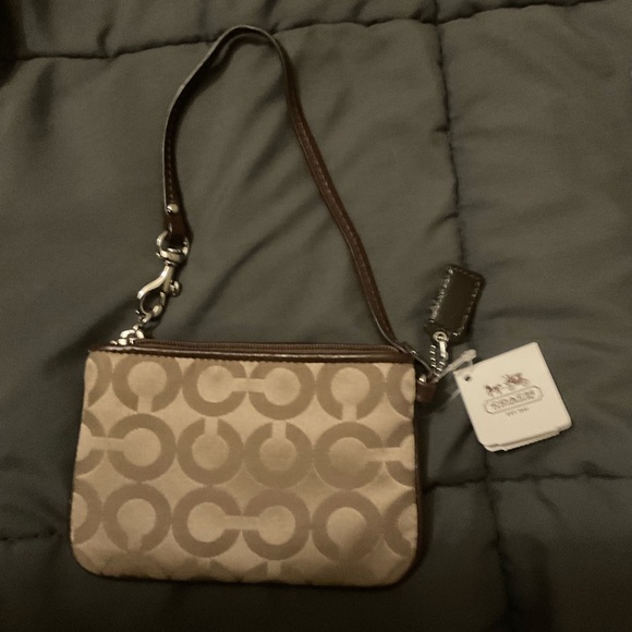 BNWT Small Coach Wristlet - Picture 4 of 7